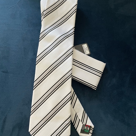 Men Tie brand Q Italy great for Father’s Day - Picture 3 of 4